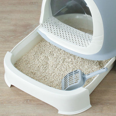 Facile à nettoyer Doraemon Design Cat Litter Box avec scooper et couvercle empêcher la dispersion de la litière