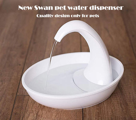 Une fontaine d'eau automatique USB ultra-silencieuse pour les chats et les chiens aide les animaux à manger de l'eau saine