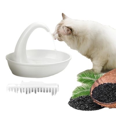 Une fontaine d'eau automatique USB ultra-silencieuse pour les chats et les chiens aide les animaux à manger de l'eau saine