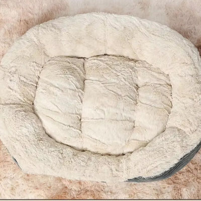Restez au chaud en hiver avec un lit ovale pour chiens et chats en motifs solides et un coussin chaud en hiver