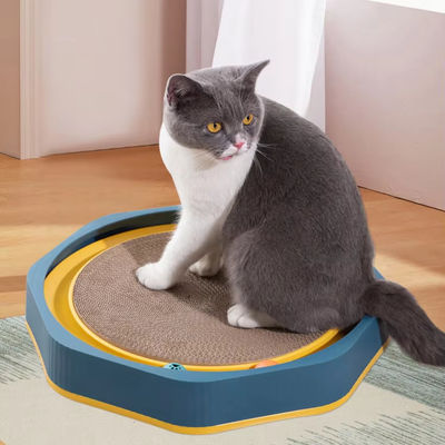 Service de personnalisation OEM/ODM fourni carte à gratter ondulée de chat avec jouet à billes