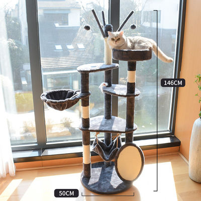 En bois avantageux, le chat moderne Sisal Scratcher est équipé d'un cadre d'escalade à plusieurs niveaux et d'un hamac.