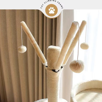 En bois avantageux, le chat moderne Sisal Scratcher est équipé d'un cadre d'escalade à plusieurs niveaux et d'un hamac.