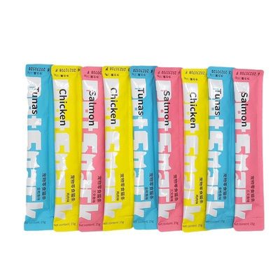 55% de teneur en viande Nourriture humide pour chats Tous les stades de la vie Le saumon, le chat, les friandises